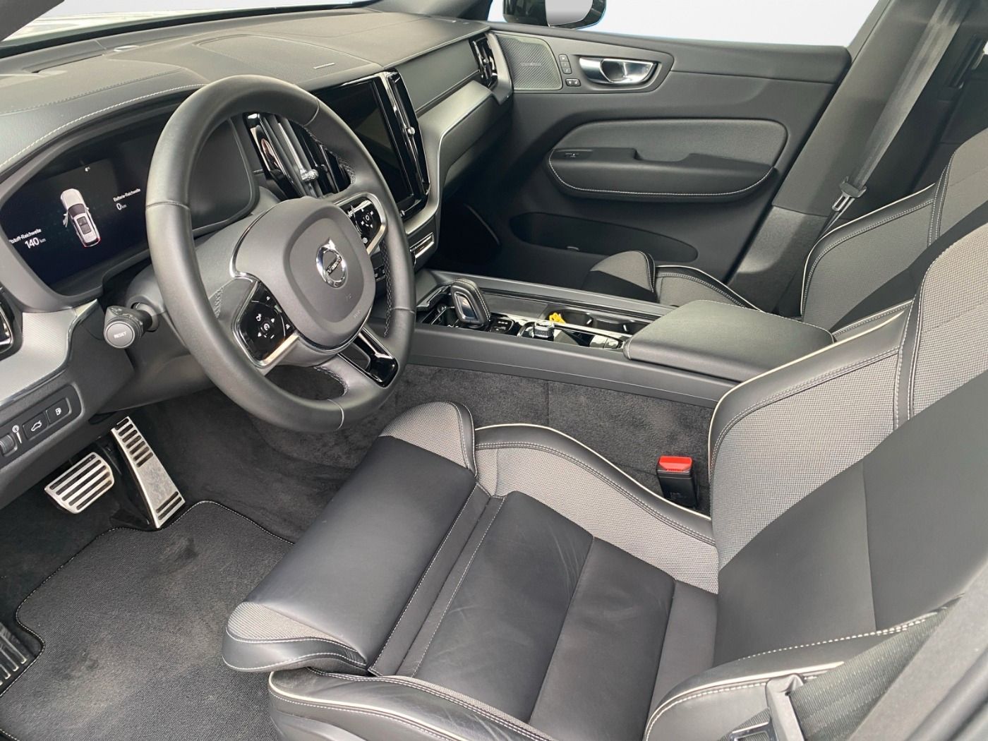 Volvo XC60 R-Design AHK Kamera LED