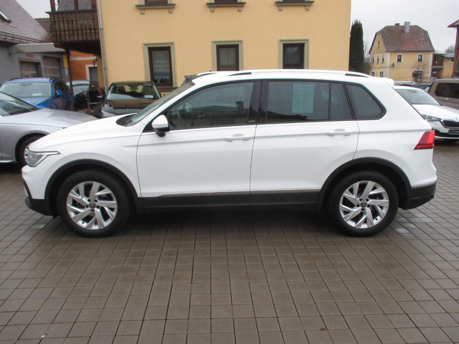 Volkswagen Tiguan 2.0 TDI DSG Active - Samsaru's Car Outlet