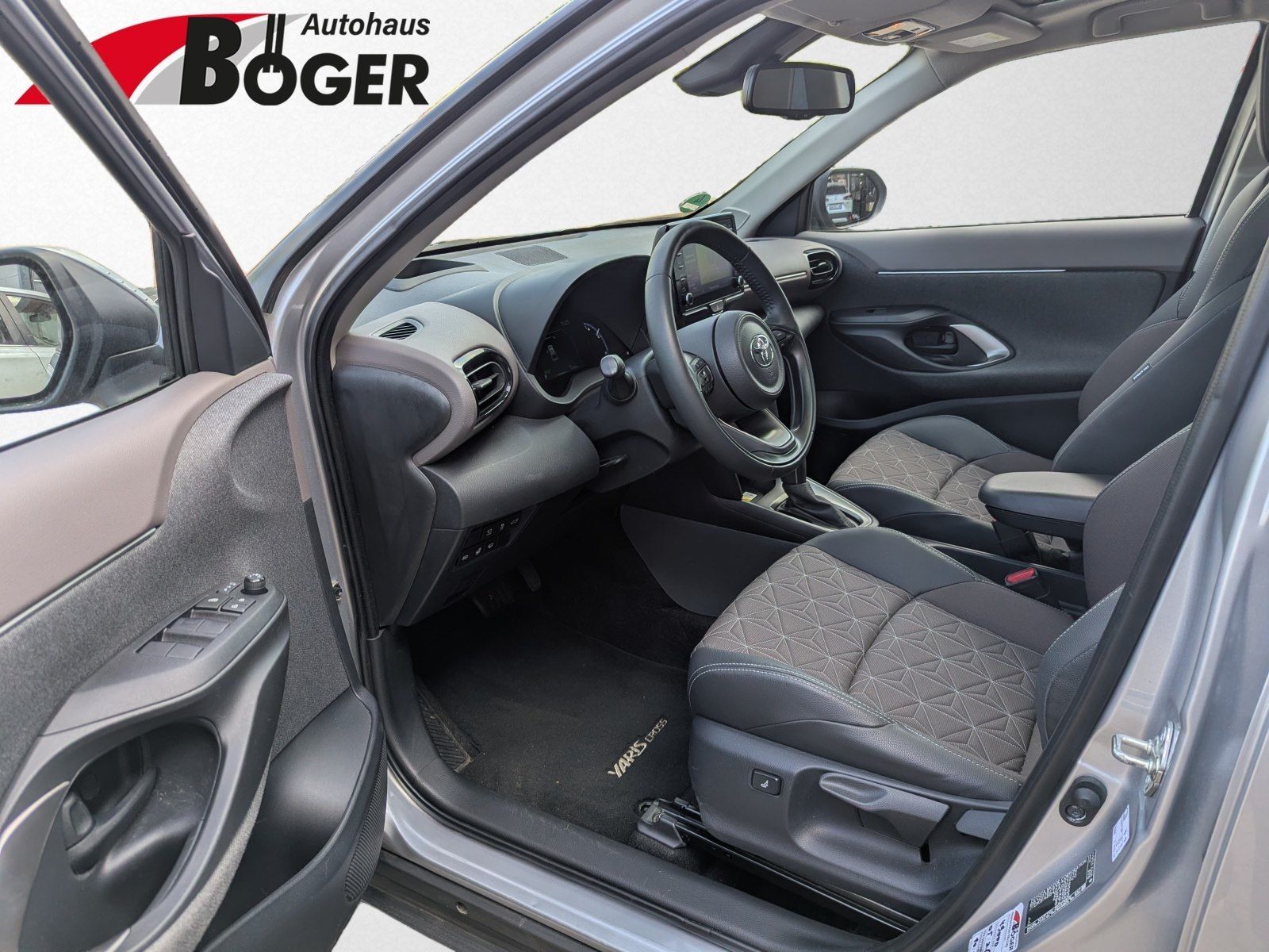 Toyota Yaris Cross 1,5 Hyb. Elegance *PANO 360° HUD*