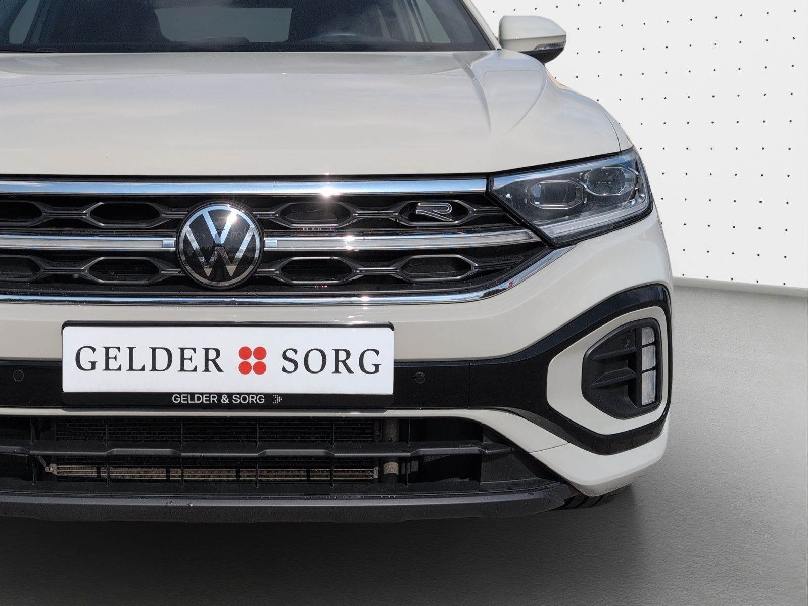Volkswagen T-Roc R-Line 1.5 TSI - Samsaru's Car Outlet