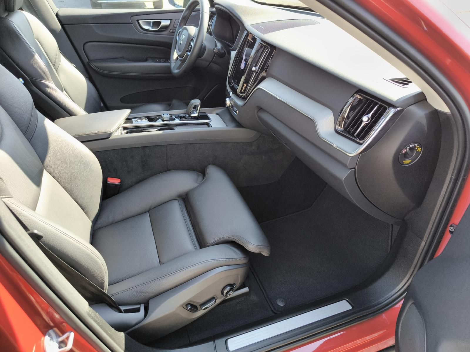 Volvo XC60 B4 (Diesel) AWD Plus Dark