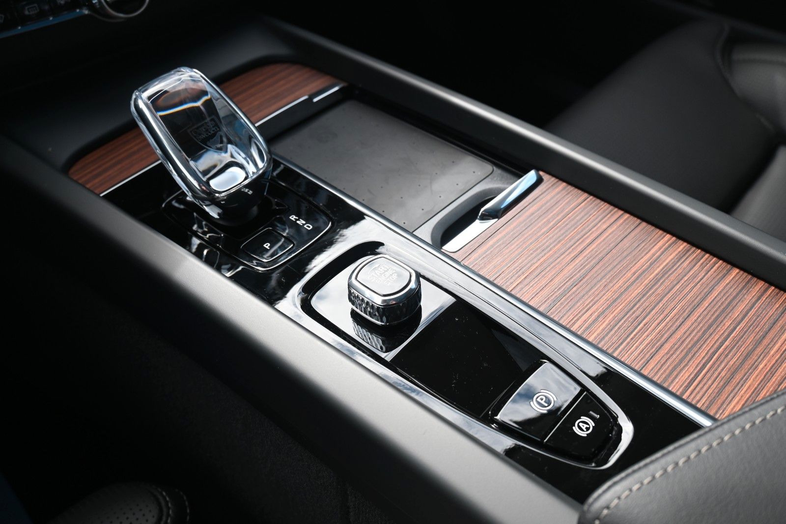 Volvo XC60 B4 D AWD Ultimate Dark*STDHZG*LUFT*360°*ACC