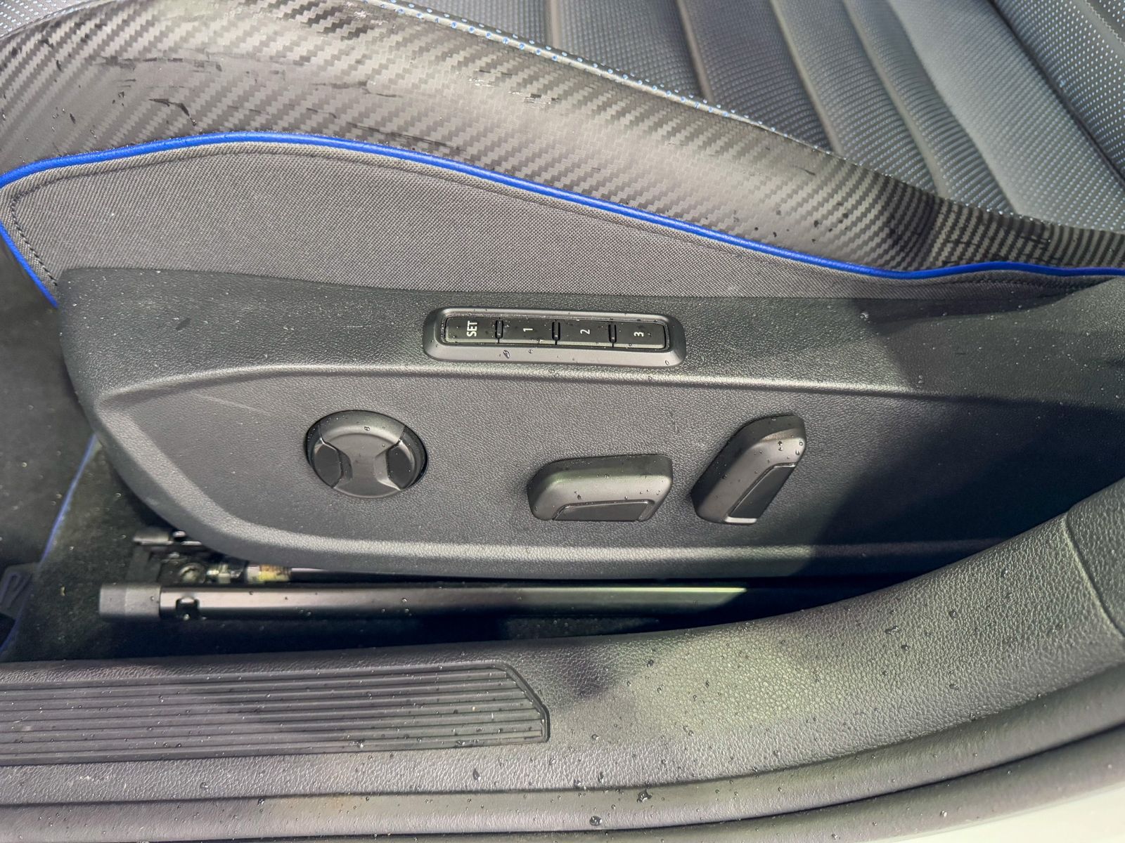 Volkswagen Golf VIII R 2.0 TSI DSG - Samsaru's Car Outlet