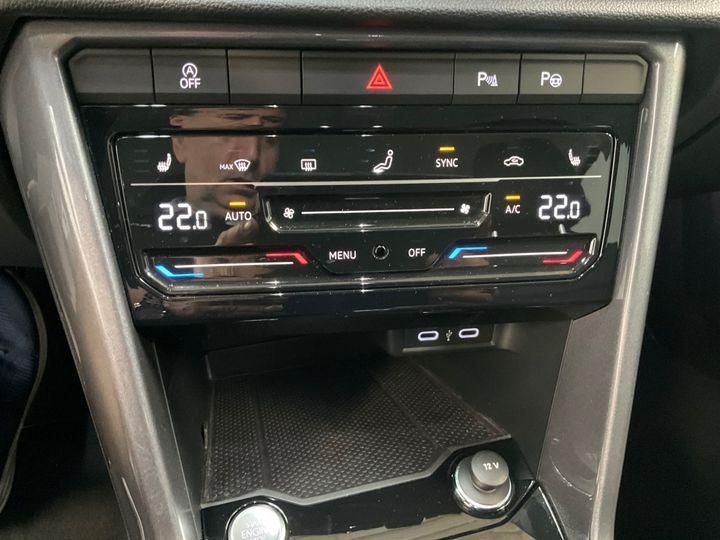 Volkswagen T-Roc 1.5 TSI STYLE - Samsaru's Car Outlet