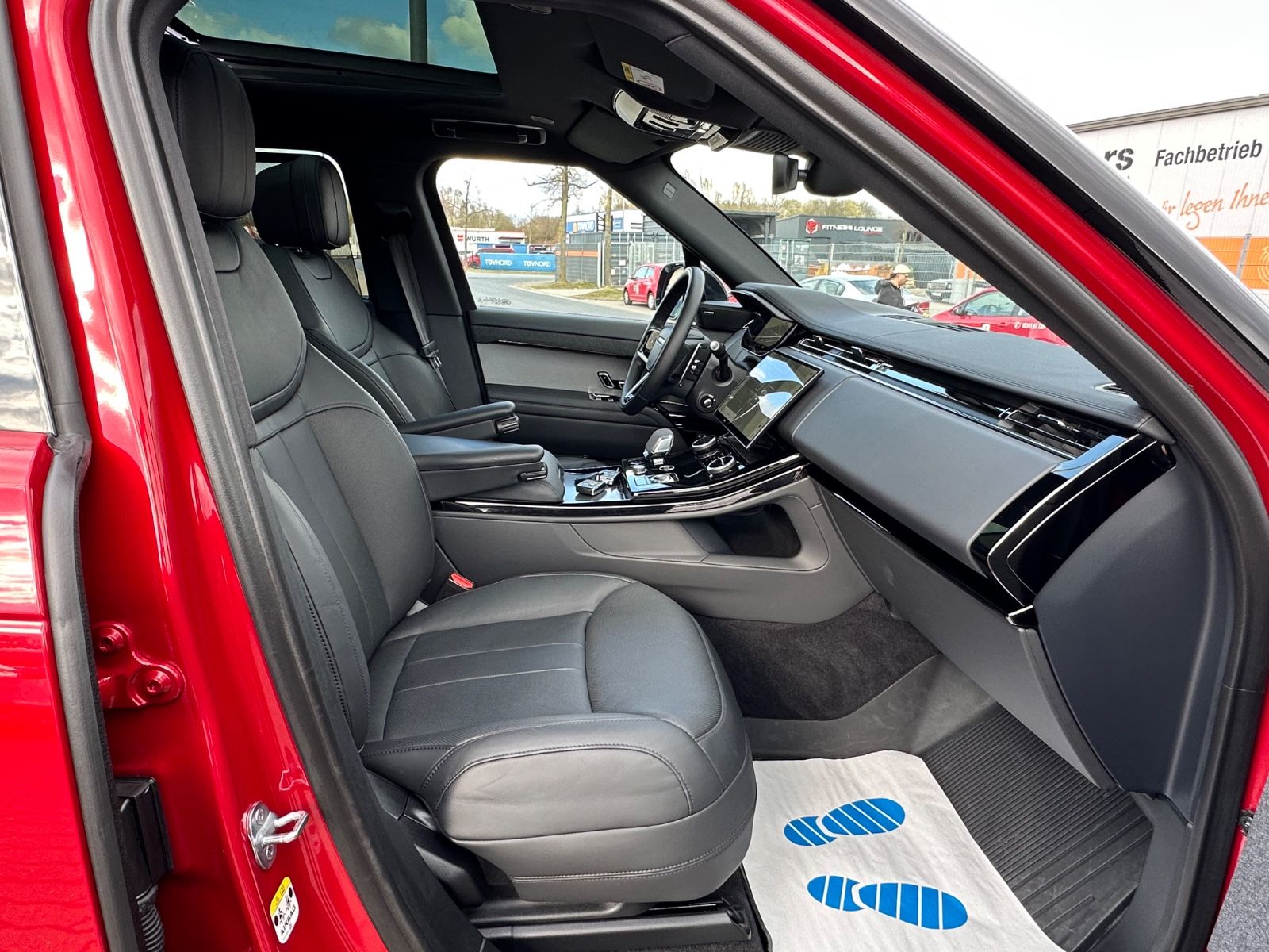 Range Rover Sport Dynamic SE Hybrid - Samsaru's Car Outlet