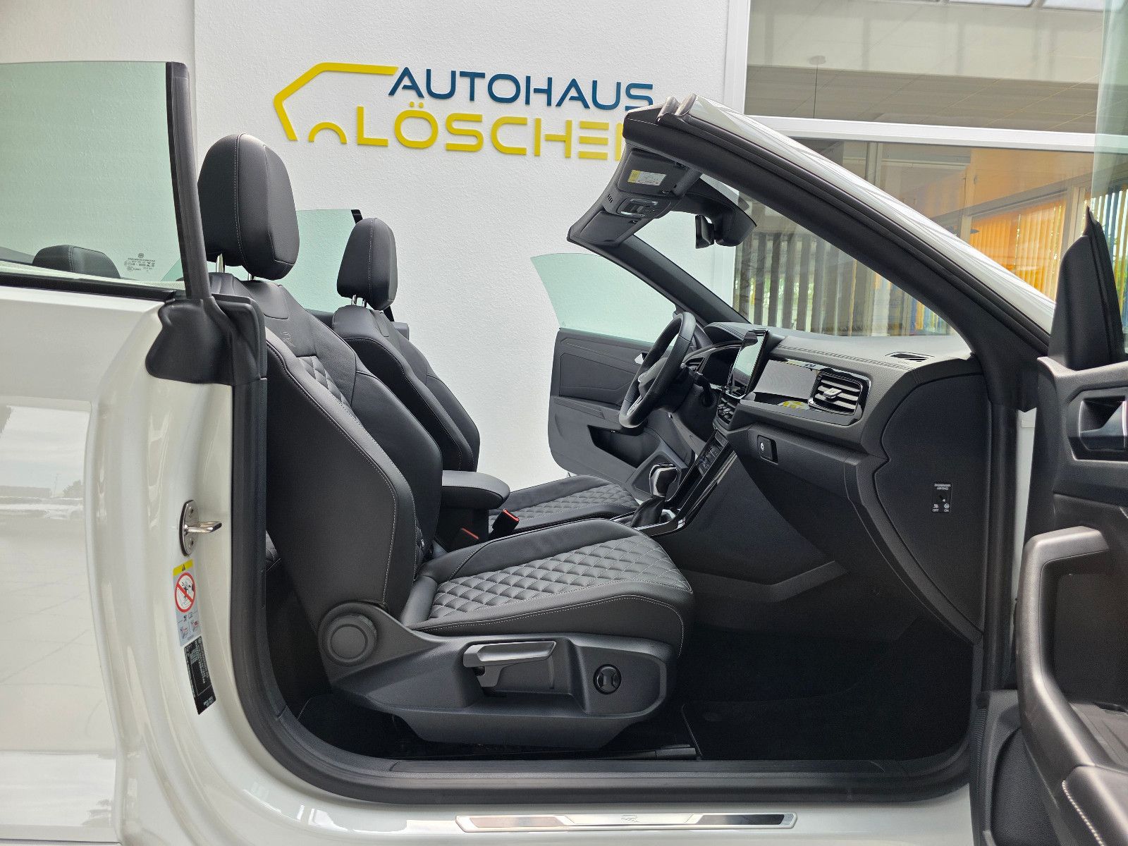 Volkswagen T-Roc R-Line Black - Samsaru's Car Outlet