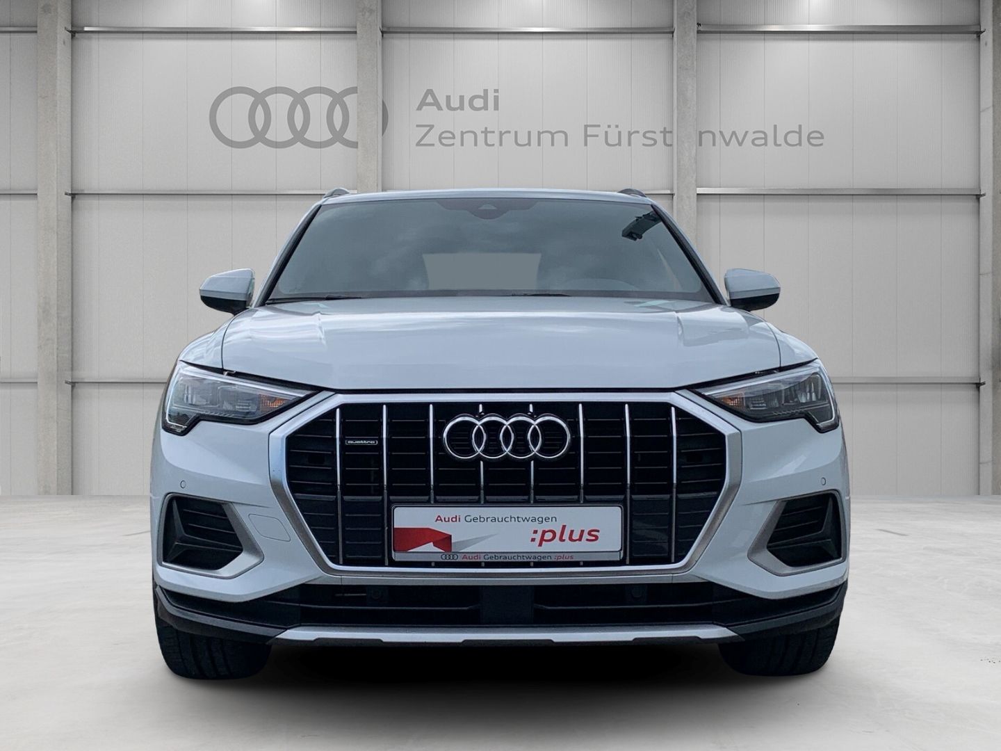 Audi Q3 45 TFSI quattro advanced - Samsaru's Car Outlet