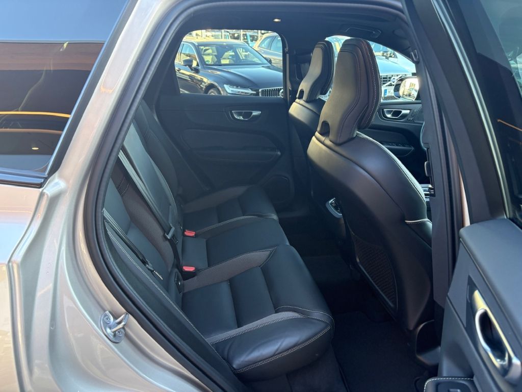 Volvo XC60 B4 Ultimate Dark HUD Pano Luftfed. 360° Har