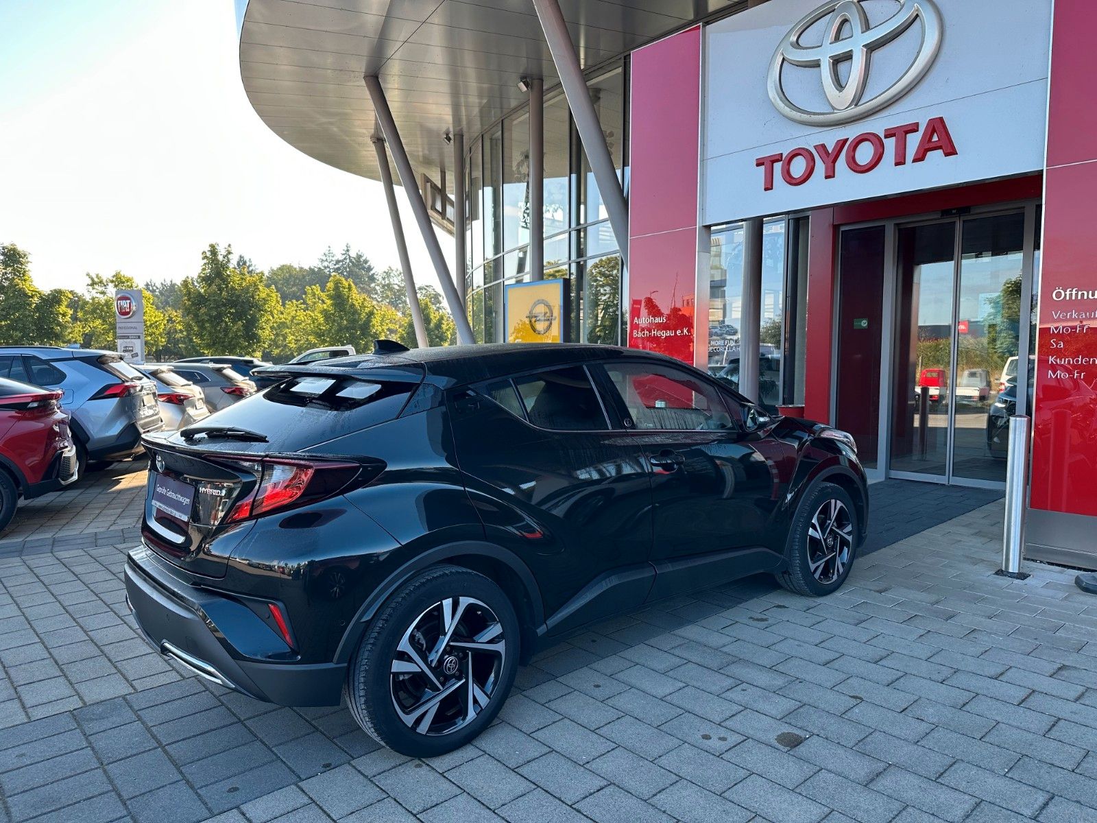 Toyota C-HR 2.0 Hybrid - Samsaru's Car Outlet
