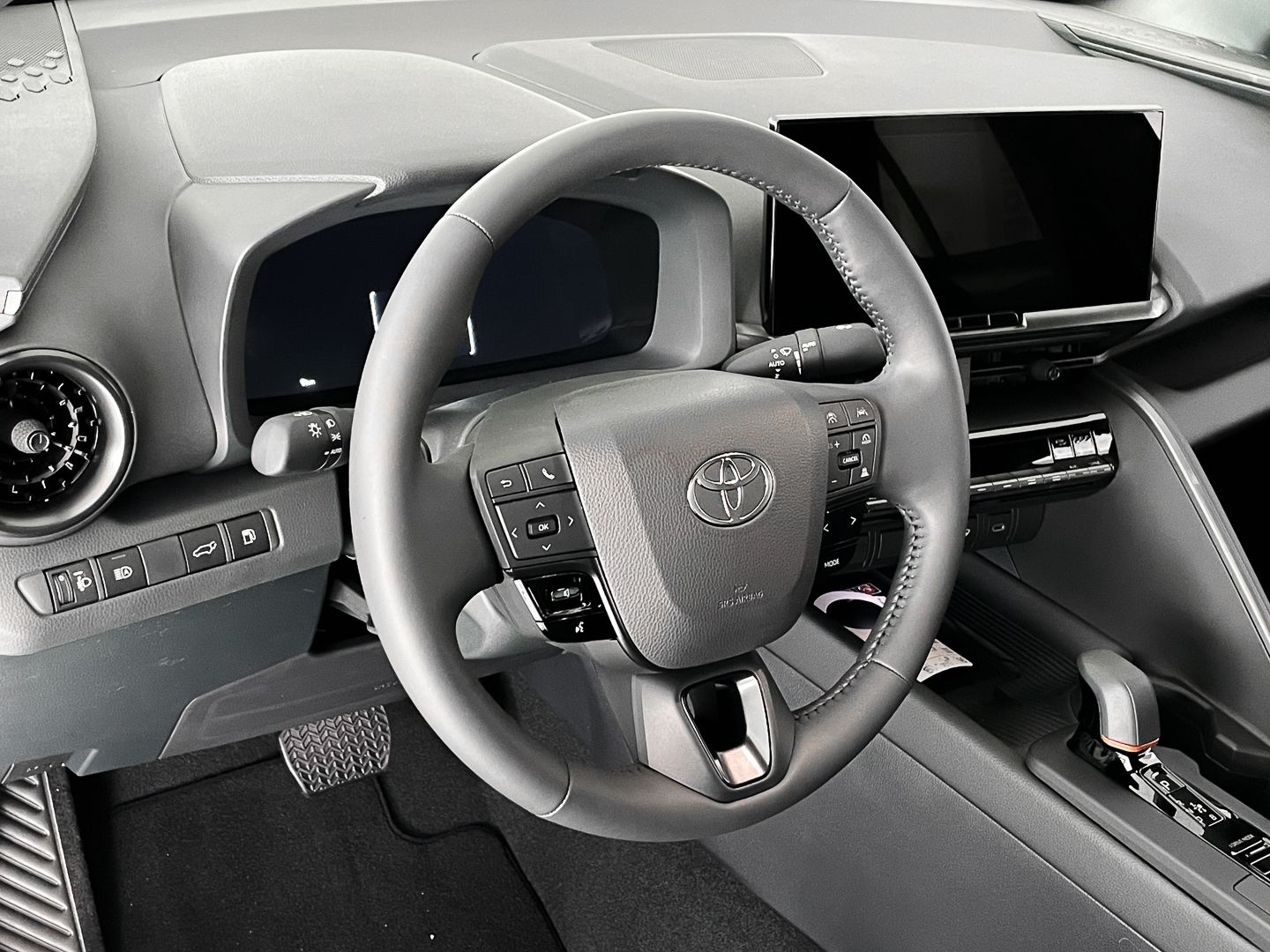 Toyota C-HR Hybrid - Samsaru's Car Outlet