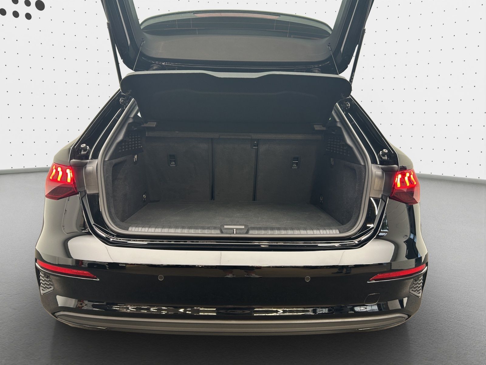 Audi A3 Sportback TFSI e 40 S - Samsaru's Car Outlet