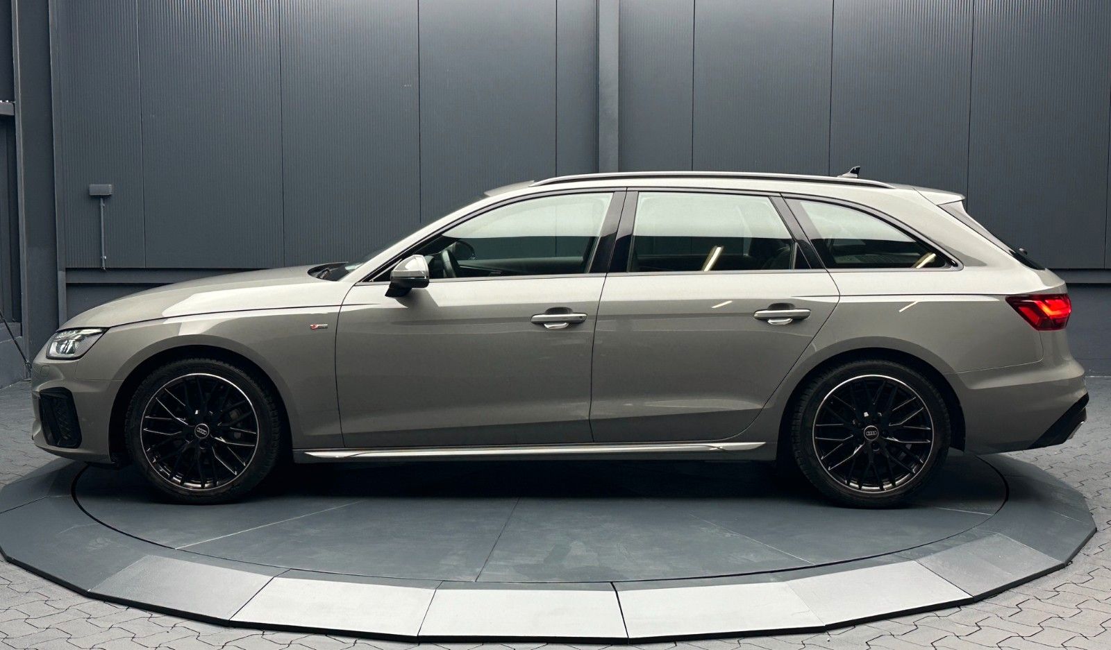 Audi A4 Avant 40 TDI quattro S-Line *PANORAMA*Matrix*