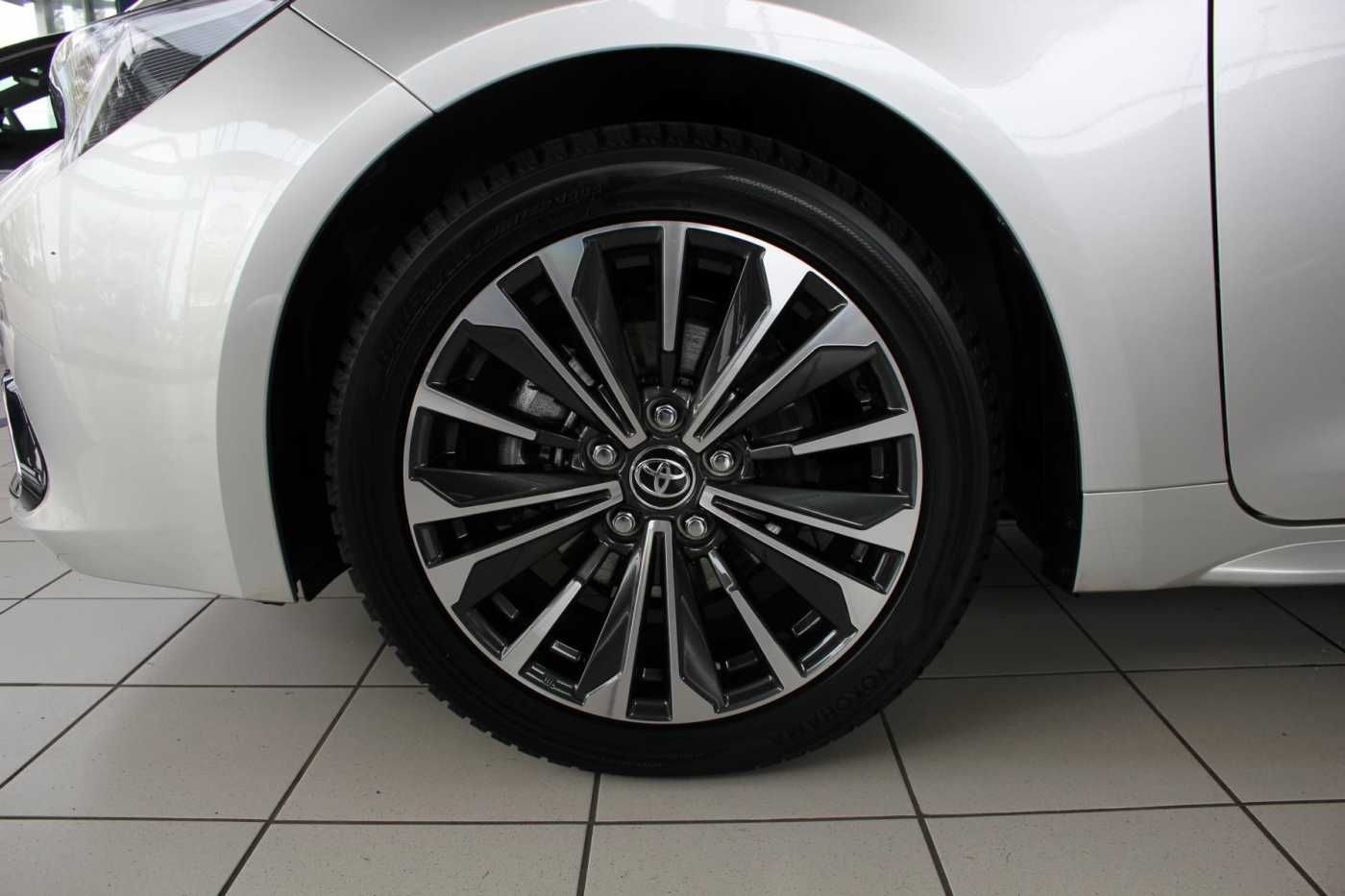 Toyota Corolla Touring Sports 2.0 Hybrid - Samsaru's Car Outlet