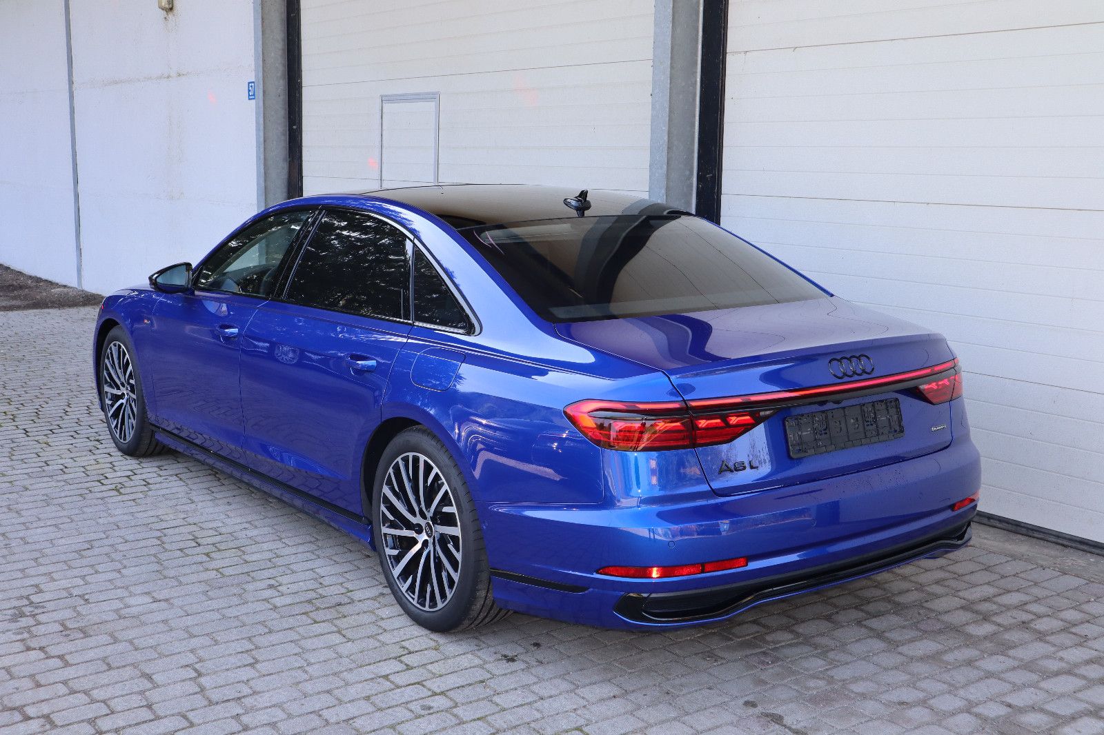 Audi A8L 60 TFSIe lang exclusive - Samsaru's Car Outlet