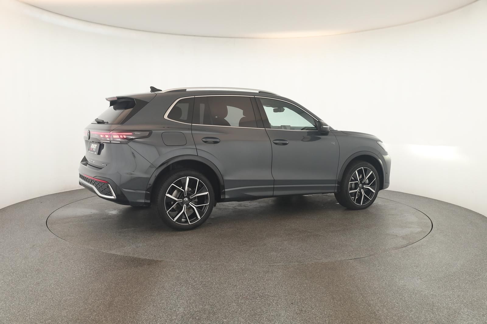 Volkswagen Tiguan 2.0 TDI 4M DSG R-Line Leder Pano Navi 360