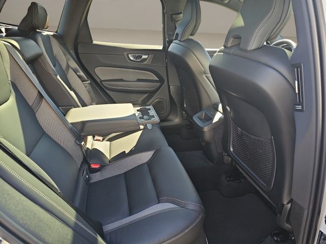 Volvo XC60 B4 Plus Dark - Samsaru's Car Outlet