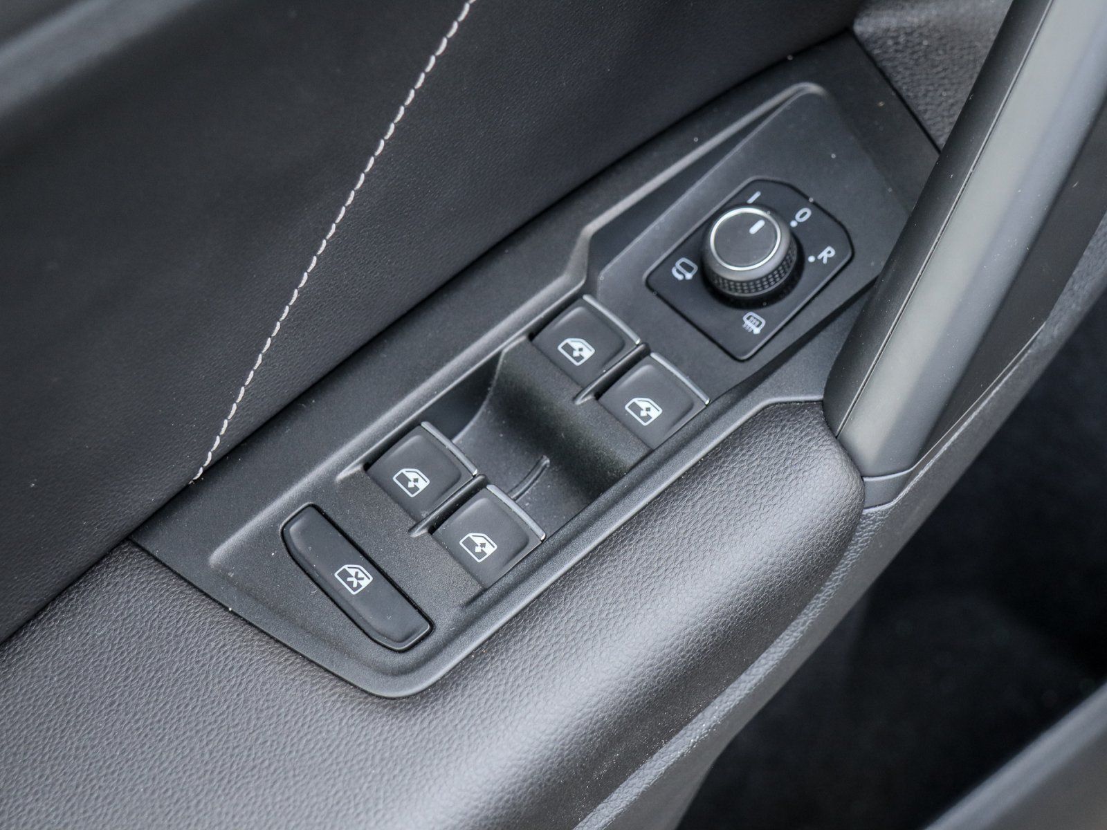 Volkswagen Tiguan R-Line 1.5 TSI DSG - Samsaru's Car Outlet