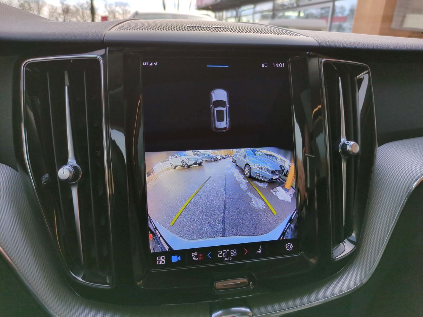 Volvo XC60 Plus Dark Recharge Plug-In Hybrid AWD T8 Tw
