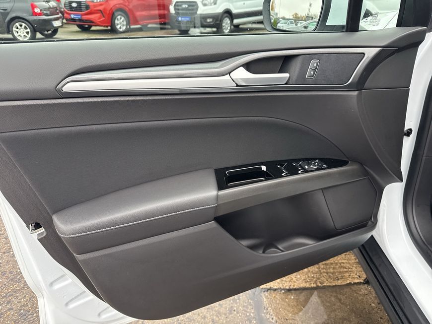 Ford Mondeo Turnier 2.0 Ti-VCT Hybrid Trend - Samsaru's Car Outlet