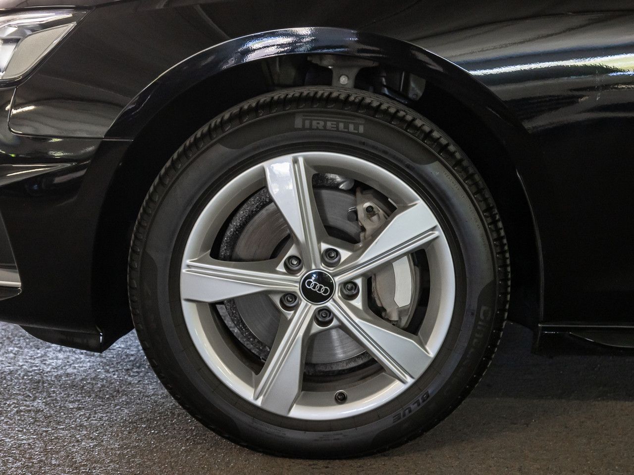 Audi A4 Avant 40 TFSI qu advanced - Samsaru's Car Outlet