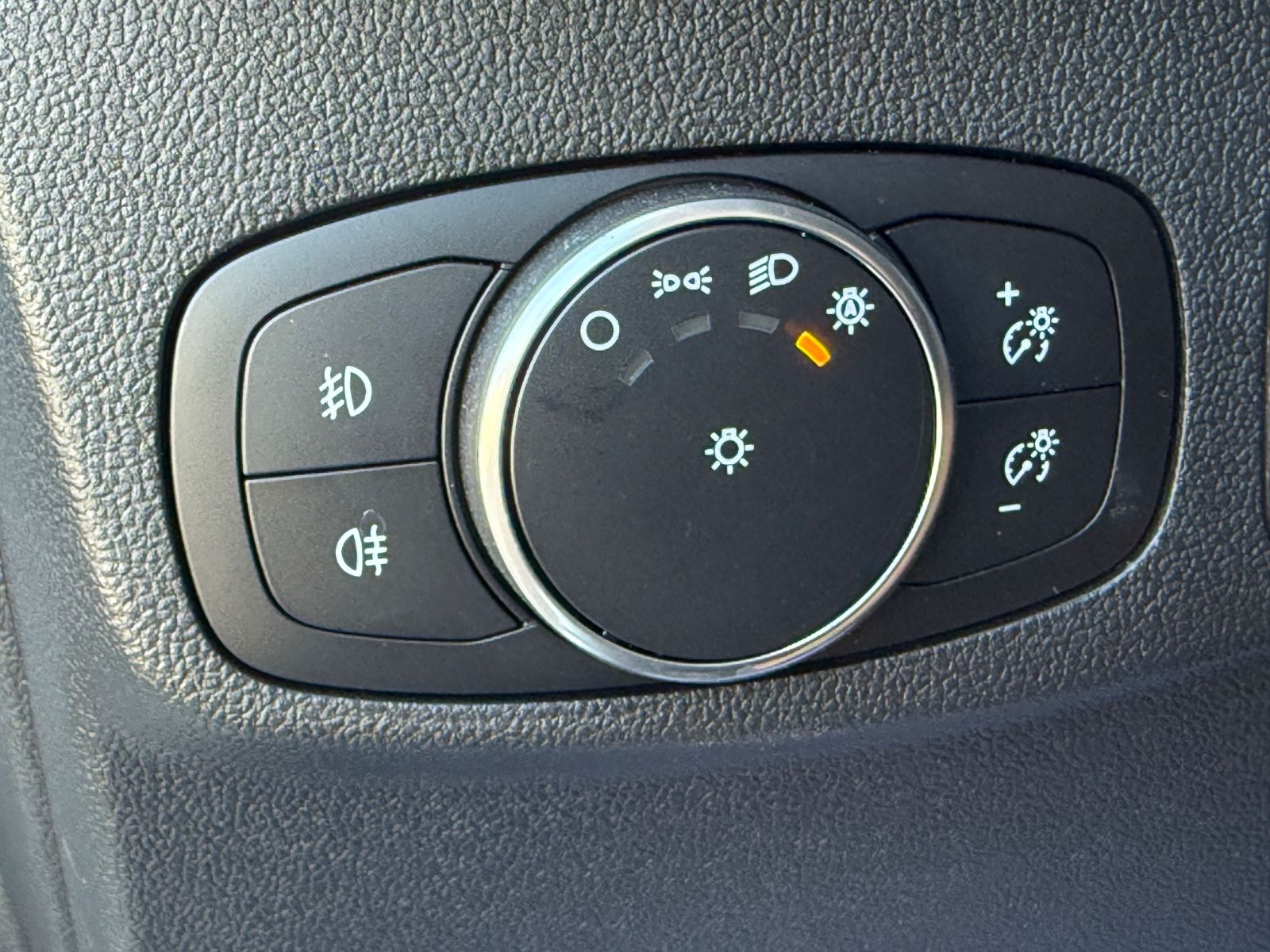 Ford Focus 2.0 Vignale - Samsaru's Car Outlet