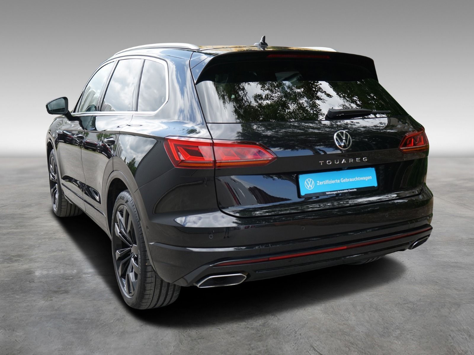 Volkswagen Touareg 4.0 V8 TDI R-Line - Samsaru's Car Outlet