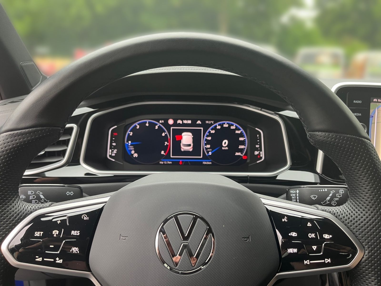Volkswagen T-Roc 1.0 TSI R-LINE - Samsaru's Car Outlet