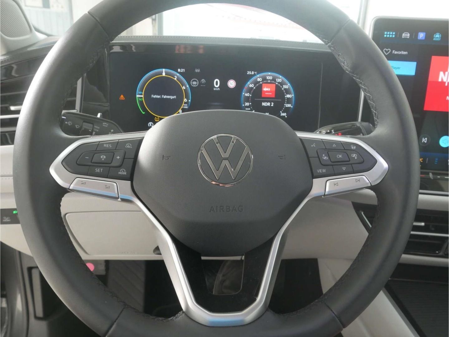 Volkswagen Passat 1.5 eHybrid Elegance DSG AHK/Leder/Matrix