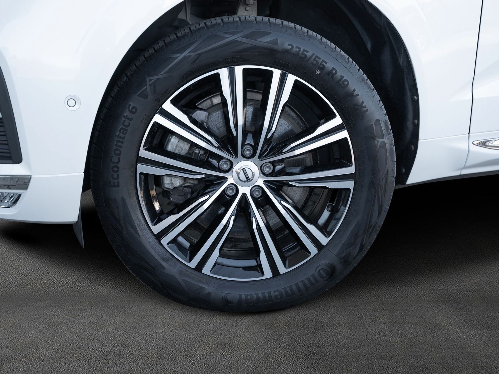 Volvo XC60 Inscription B5 Geartronic - Samsaru's Car Outlet