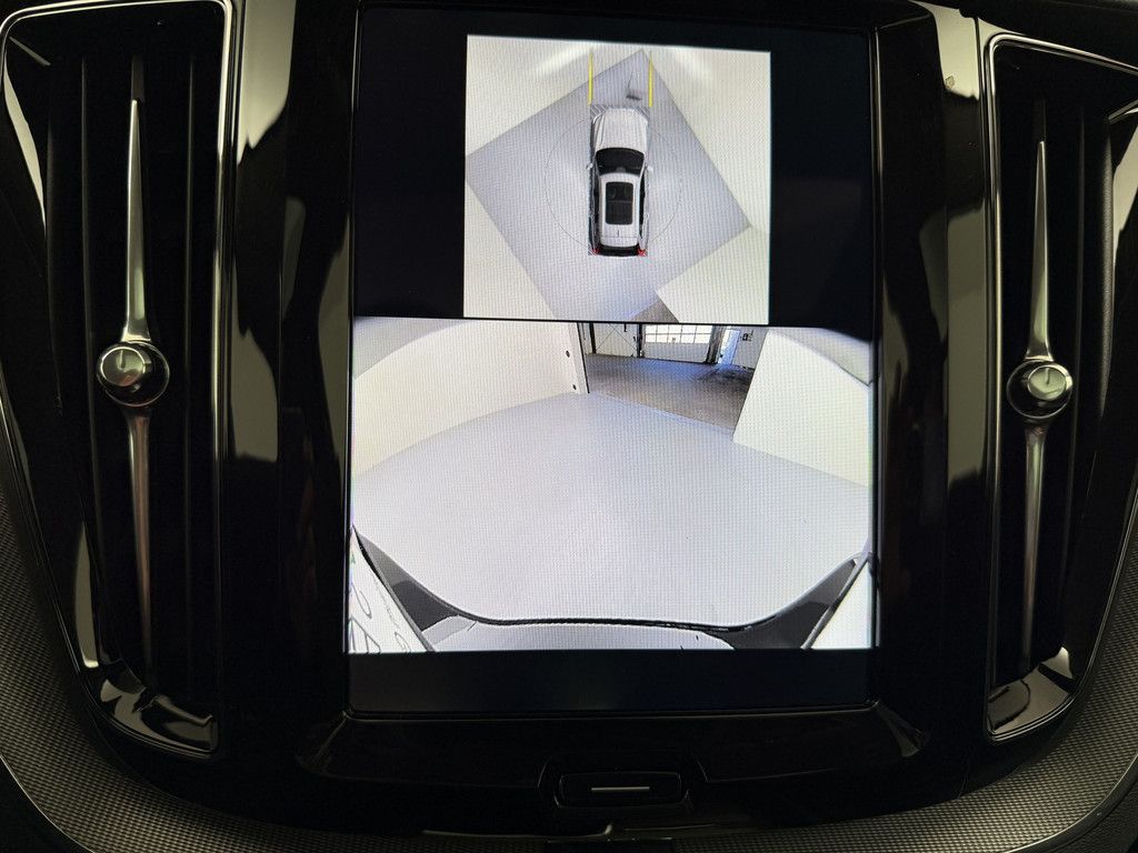 Volvo XC60 B5 AWD Ultra Dark *AHK*21-Zoll*360°*Luft-Fa