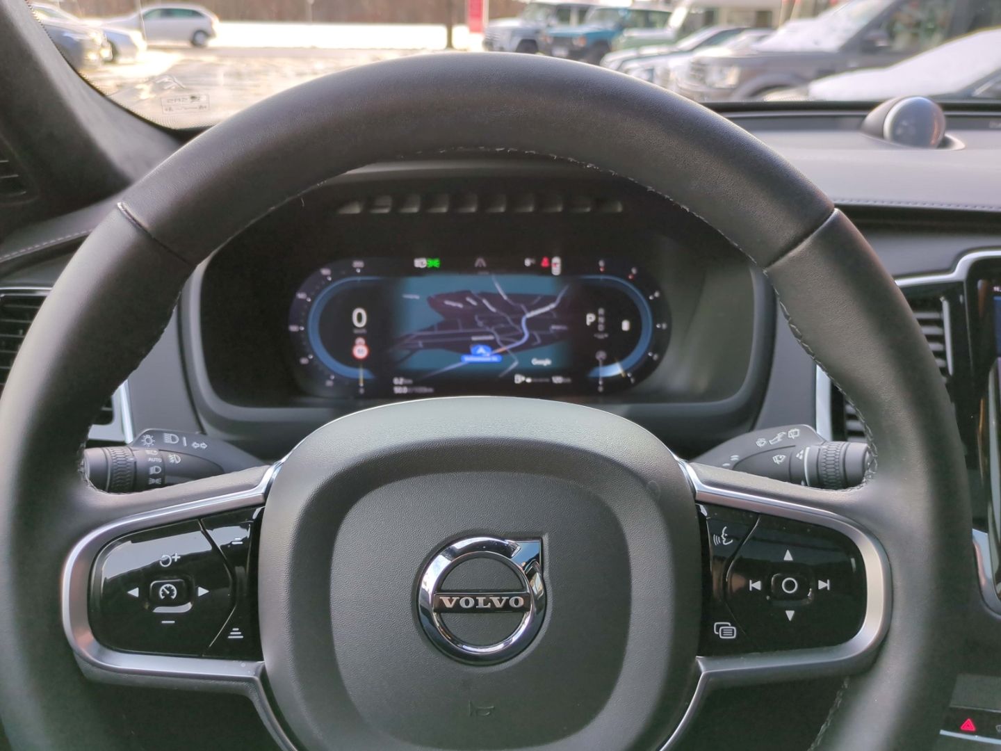 Volvo XC90 Ultimate Dark B5 AWD HUD B&W Luftf Pano AHK