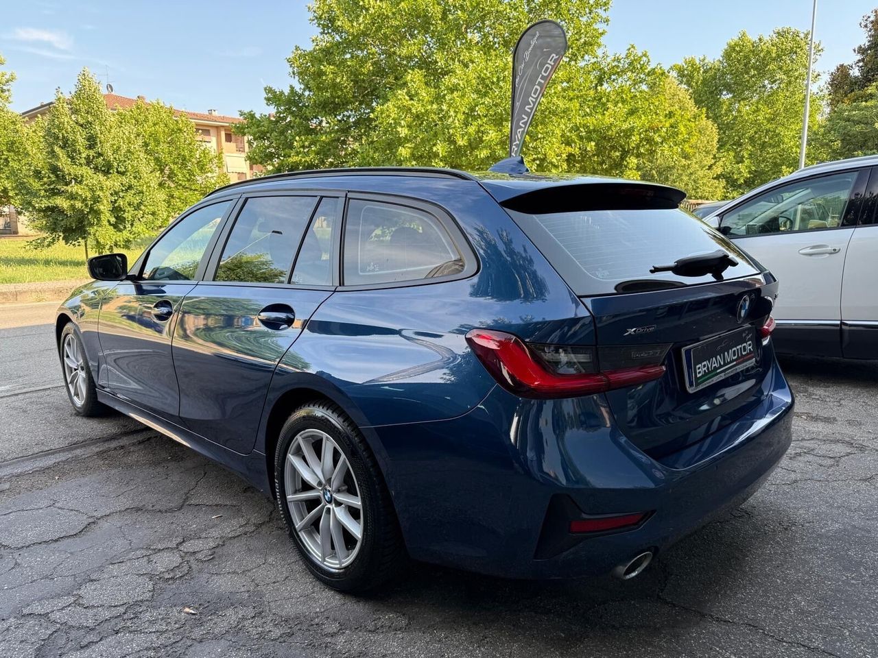 BMW 320 320d xDrive Touring Business Advantage - Samsaru's Car Outlet
