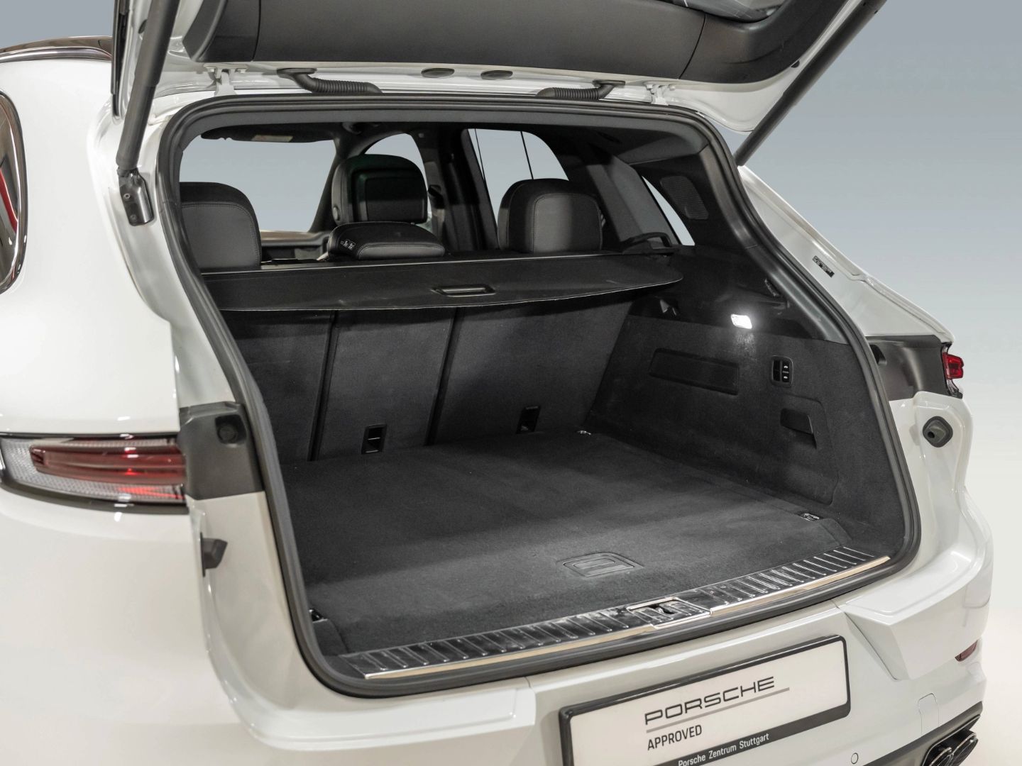 Porsche Cayenne E-Hybrid Beifahrerdisplay Massagesitze