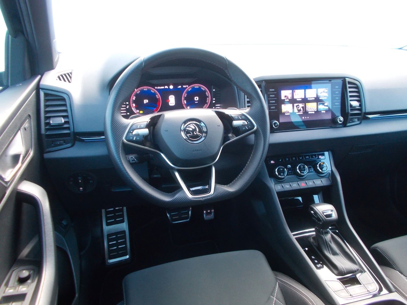 Skoda Karoq  1.5 TSI Sportline * DSG * Navi *AHK *360°