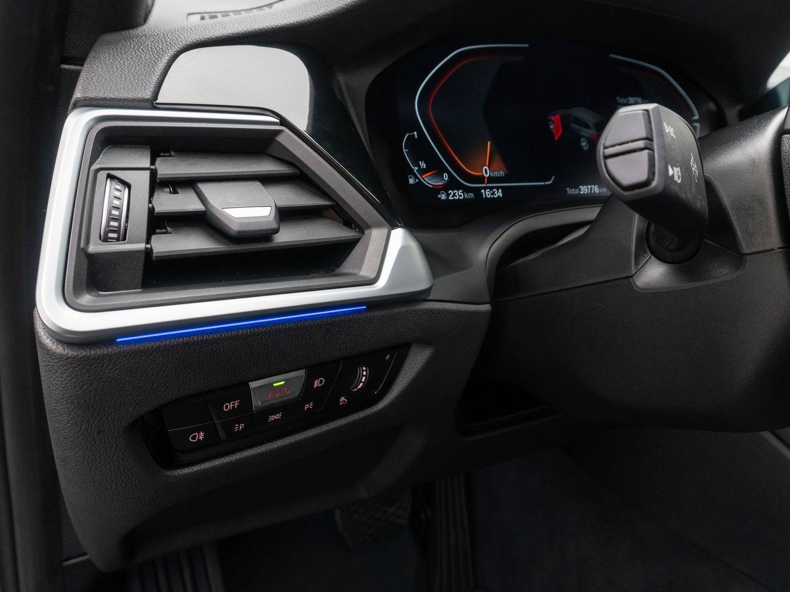 BMW 320i Sport Line - Samsaru's Car Outlet
