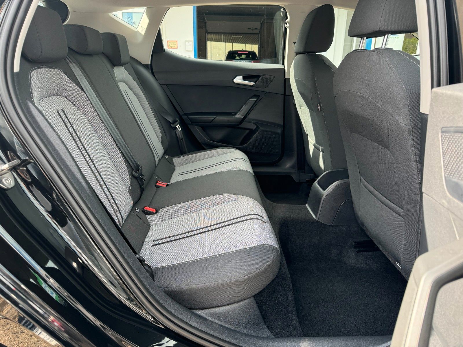 Seat Leon Style 1.0 eTSI DSG - Samsaru's Car Outlet
