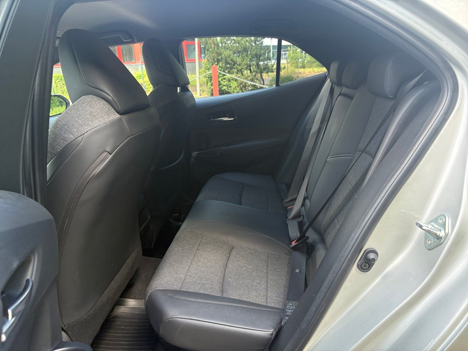 Toyota Corolla 1.8l Hybrid Team D Navi Rückfahrkamera