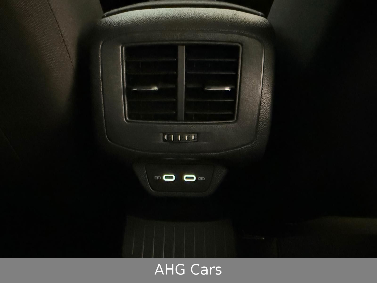 Volkswagen T-Roc Style UNITED 1.0 TSI - Samsaru's Car Outlet