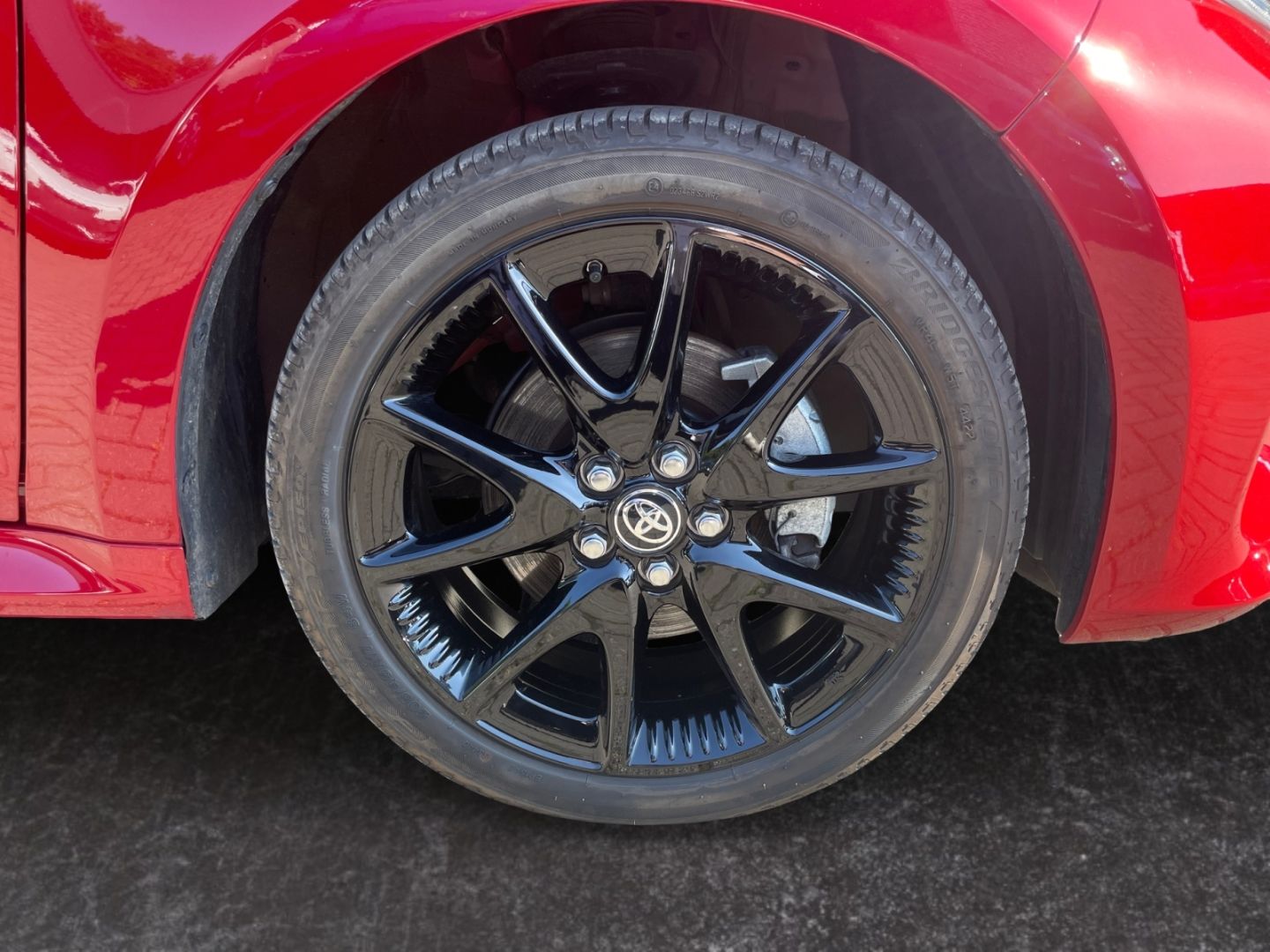 Toyota Yaris Hybrid 1.5 Style *LED*HUD*Navi*Teilleder*