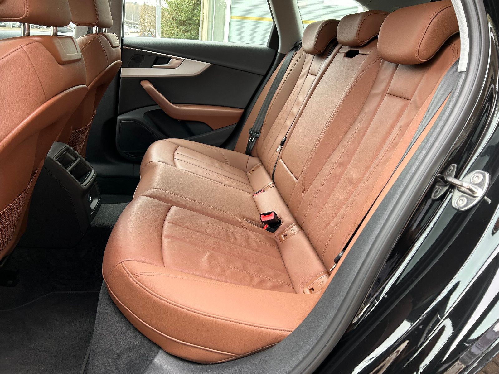 Audi A4 Avant 35 TDI Aut - Samsaru's Car Outlet