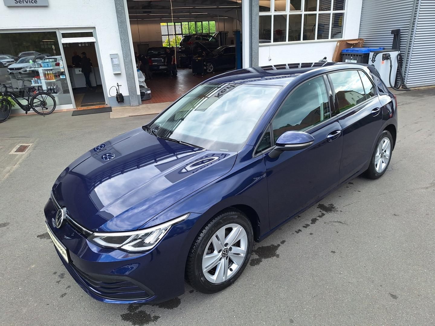 Volkswagen Golf Life 2.0 TDI DSG - Samsaru's Car Outlet