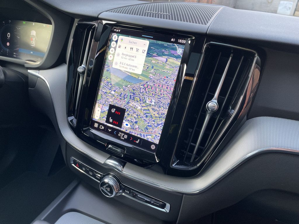 Volvo XC60 T6 Plus Dark Recharge Plug-In Hybrid AWD