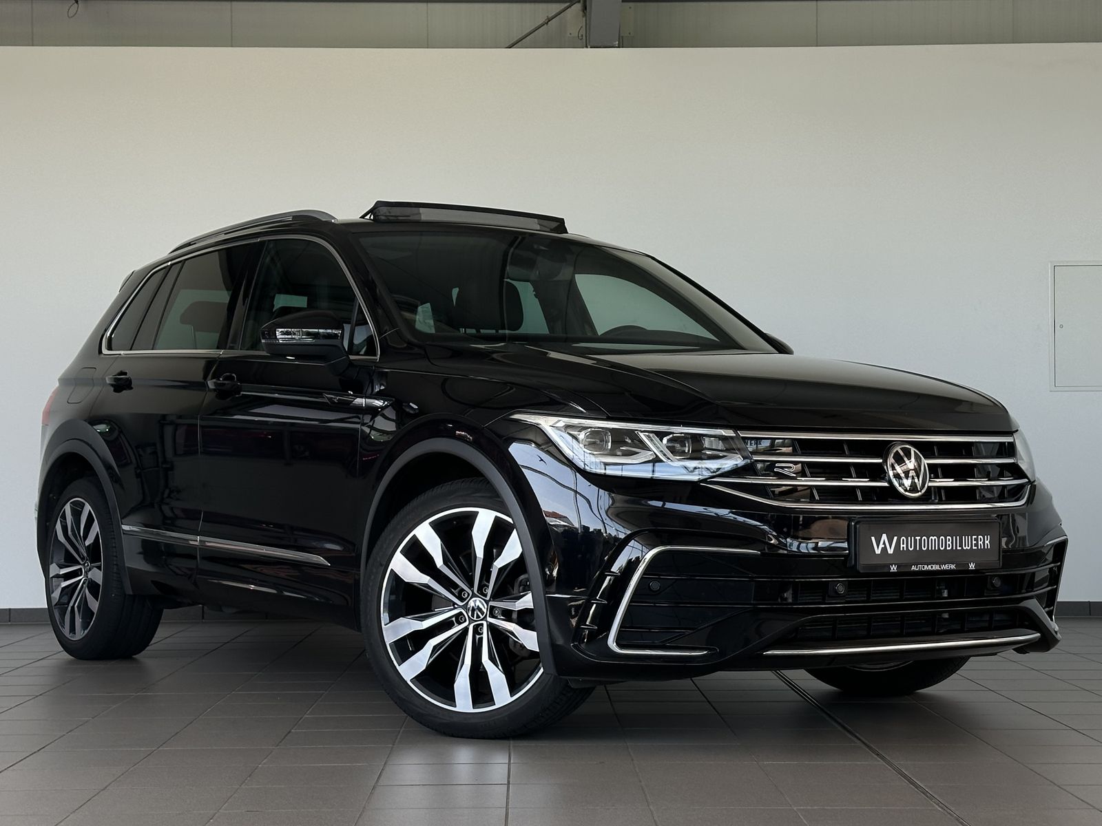 Volkswagen Tiguan R-Line 4M - Samsaru's Car Outlet