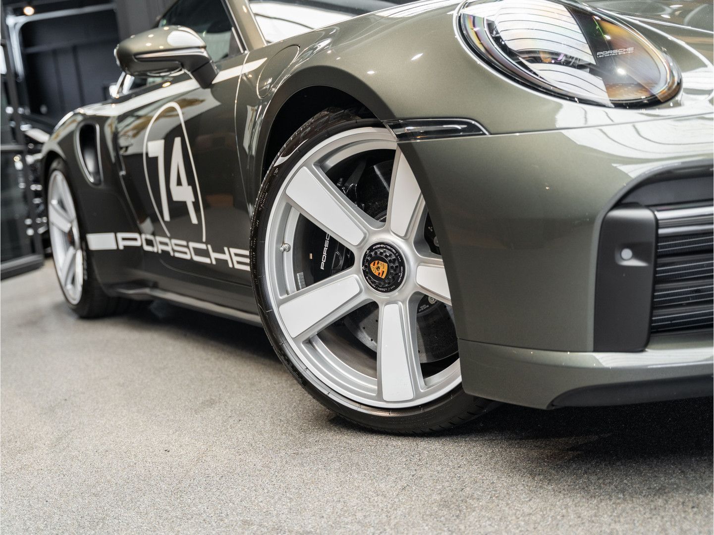 Porsche 992 992 Turbo 50 Years 1/1974 Burmester Leder 91