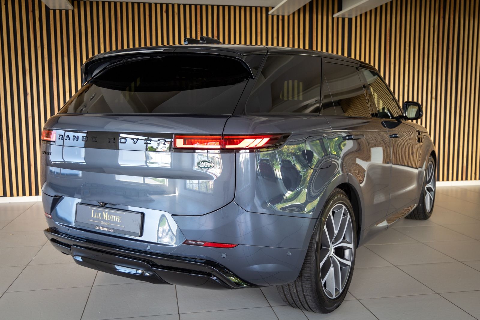 Range Rover Sport D350 First Edition - Samsaru's Car Outlet