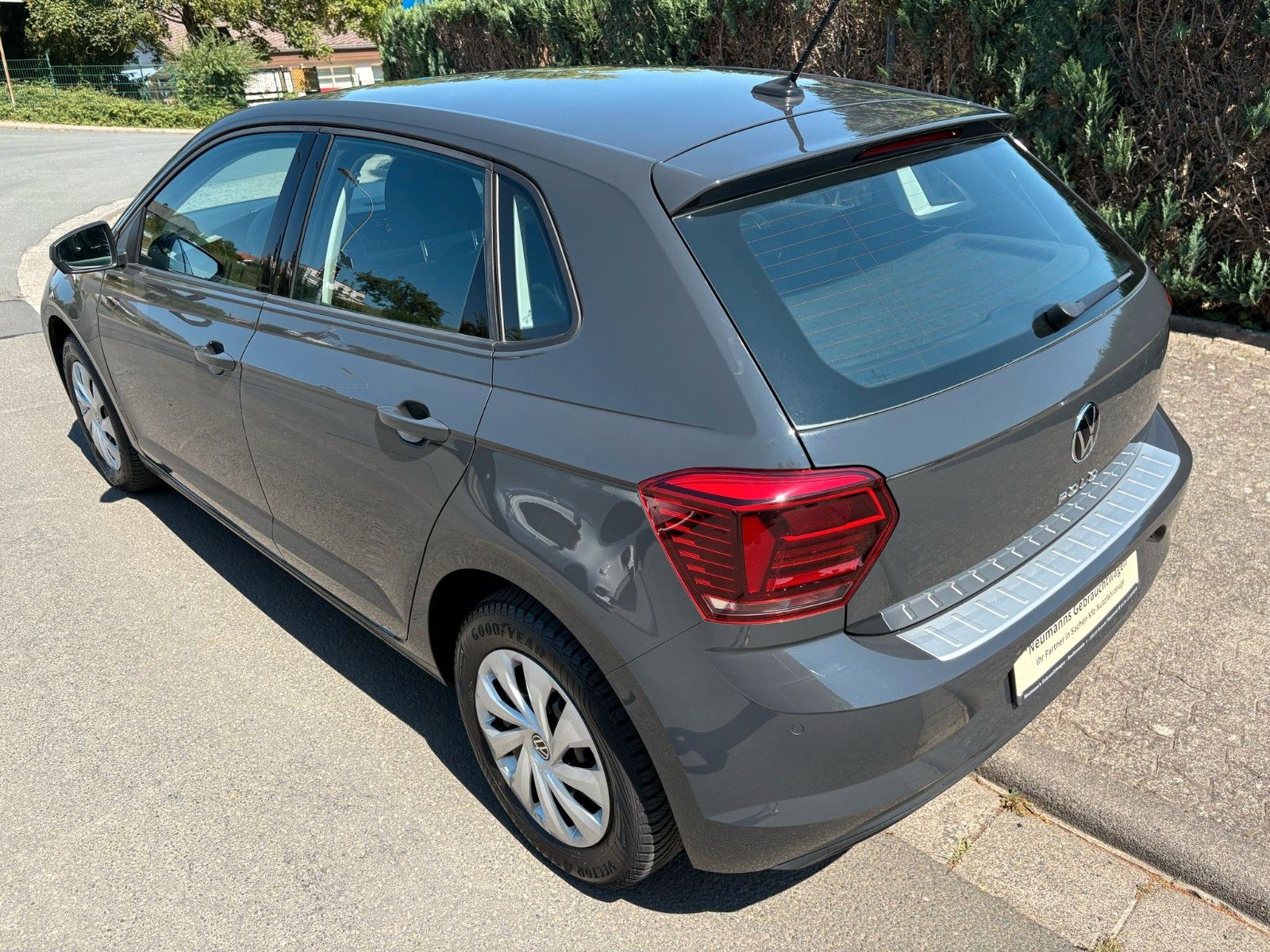 Volkswagen Polo 1.0 TSI - Samsaru's Car Outlet