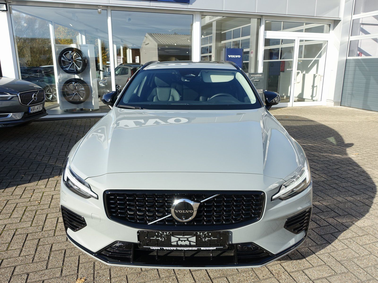 Volvo V60 Plus T6 AWD Plug-in Hybrid/AHK/Pano/360°/H&K