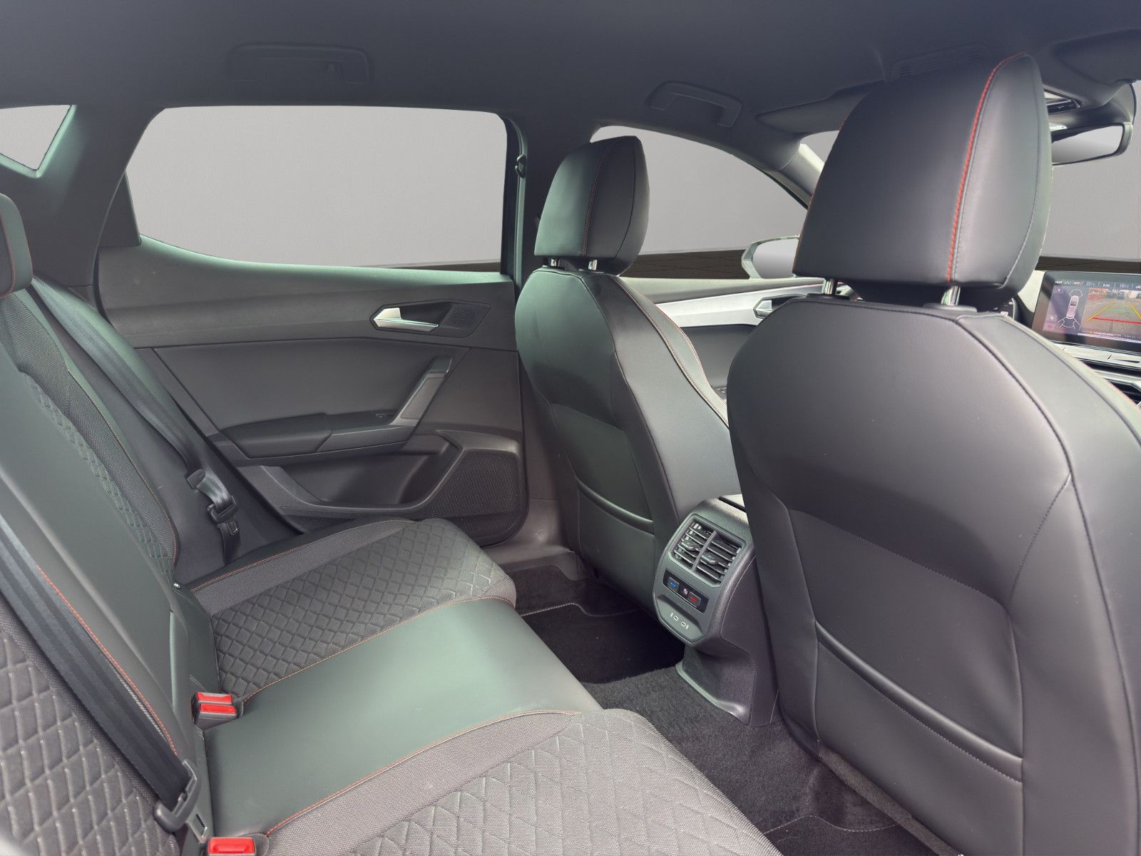 Seat Leon FR 1.5 eTSI DSG - Samsaru's Car Outlet