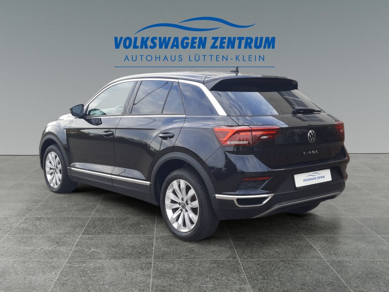 Volkswagen T-Roc 1.5 TSI Sport - Samsaru's Car Outlet