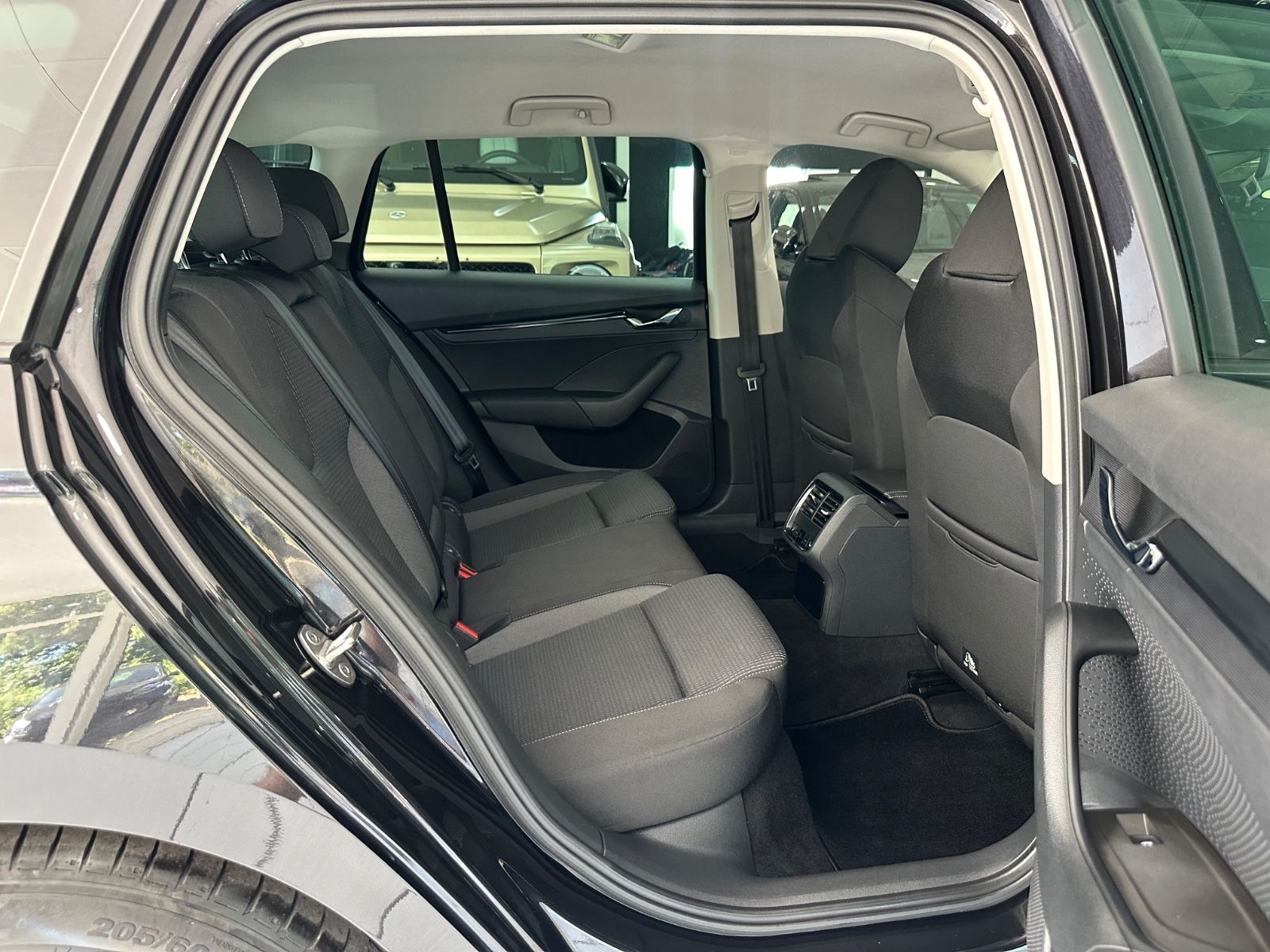 Skoda Octavia Combi Ambition - Samsaru's Car Outlet
